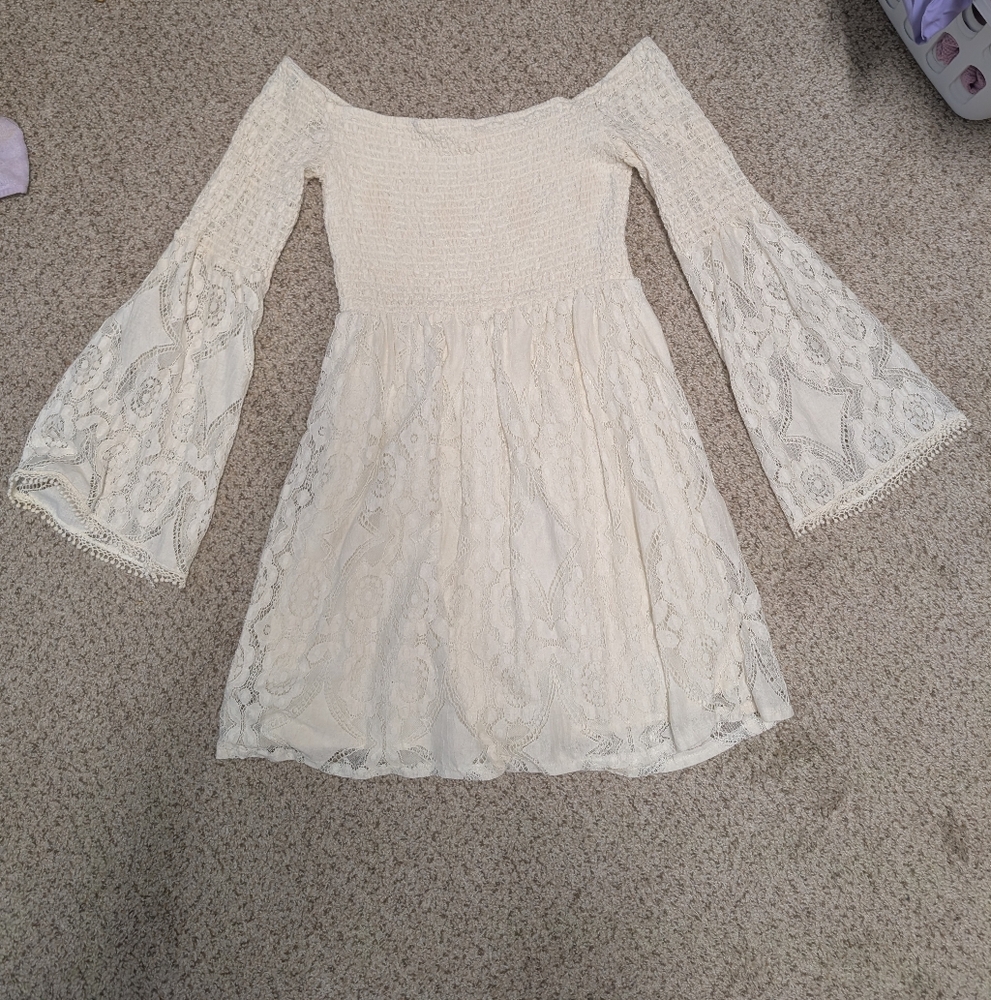 Elegant Off-Shoulder Lace Dress